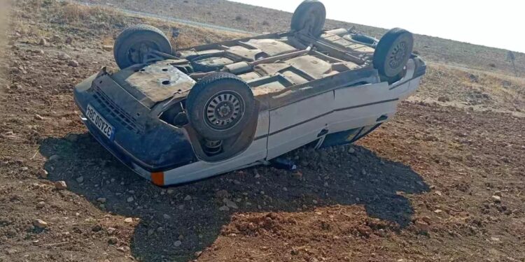 Avtomobil yol kənarına aşdı: Sürücü yaralandı