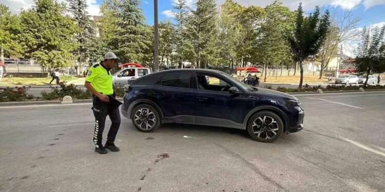 Minik avtomobili elektirikli velosipedlə toqquşdu: 1 yaralı