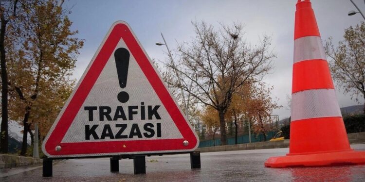 Avtomobil çaya aşdı: 2 ölü