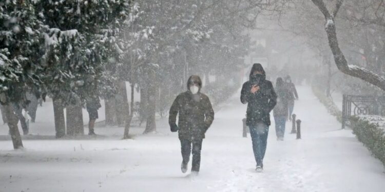 Sabah Bakıya yağış, rayonlara qar yağacaq