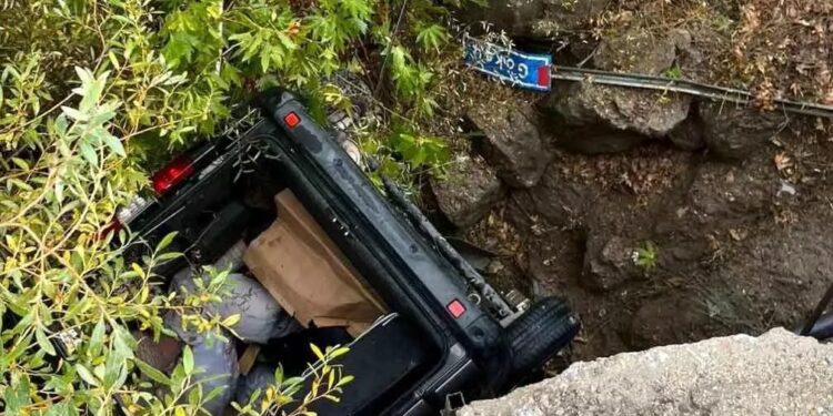 Avtomobil körpüdən aşdı: 2 yaralı