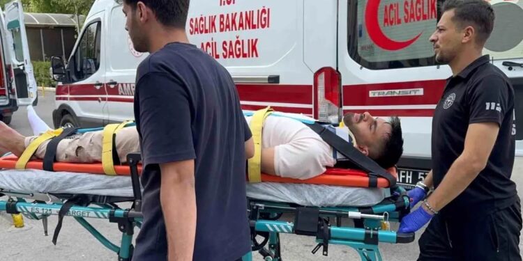 İki avtomobil toqquşdu: 2 yaralı