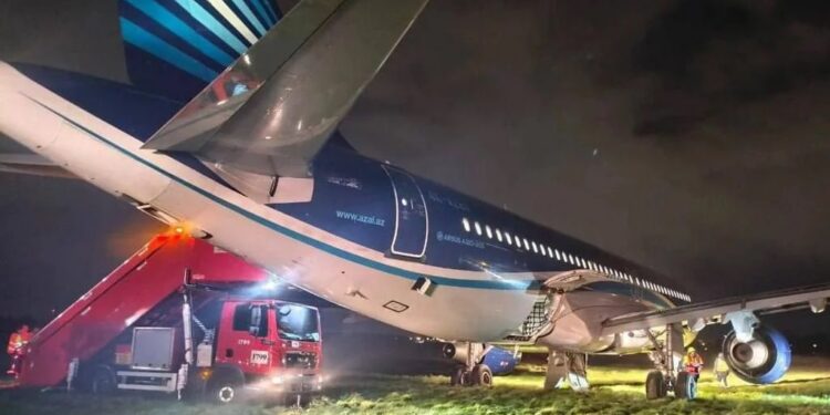 AZAL-ın təyyarəsi Rusiyada təcili eniş etdi - GÖRÜNTÜLƏR - FOTOLAR