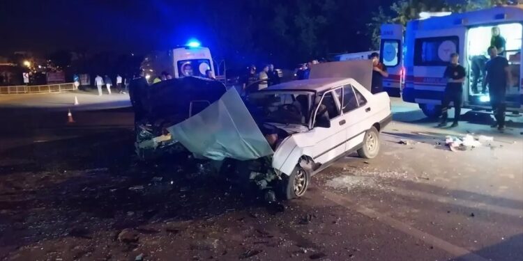 İki avtomobil toqquşdu: 6 yaralı