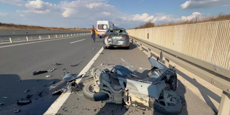 Motosiklet parklanmış vəziyyətdə olan avtomobilə çırpıldı: 1 yaralı