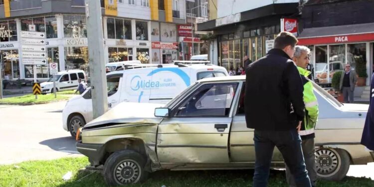 Minik avtomobili və motosiklet toqquşdu: 2 yaralı