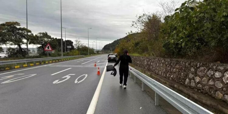 Avtomobil baryerlərə çırpıldı