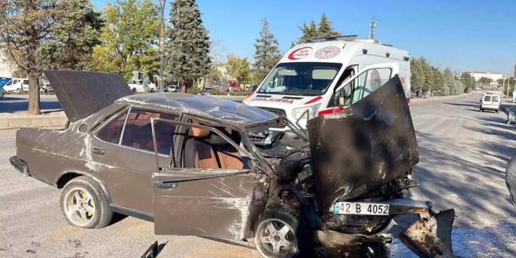 "Tofaş" aşdı: Sürücü yaralandı