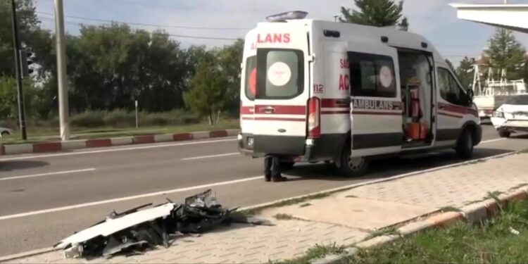 Minik avtomobili və yük maşını toqquşdu: 2 yaralı