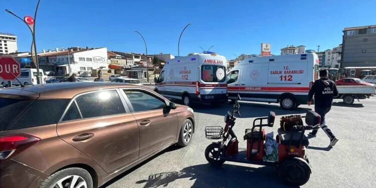 Minik avtomobili və moped toqquşdu: 1 yaralı