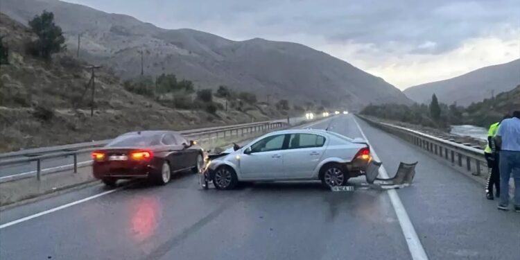 Avtomobil baryerə çırpıldı: 3 yaralı