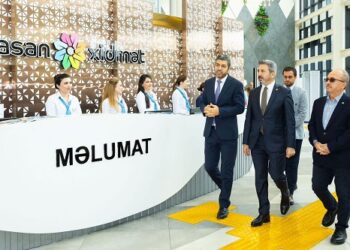 Türkiyəli nazir müavini “ASAN xidmət”də