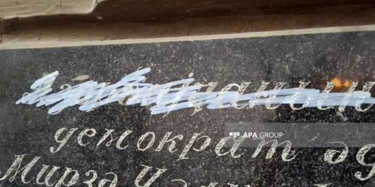 Mirzə Cəlilin Tbilisidəki barelyefində “Azərbaycan” yazısı silindi - FOTOLAR