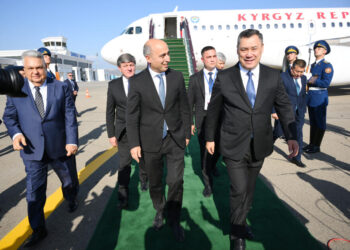 Qırğızıstan Prezidenti Azərbaycana səfərə gəlib – FOTOLAR