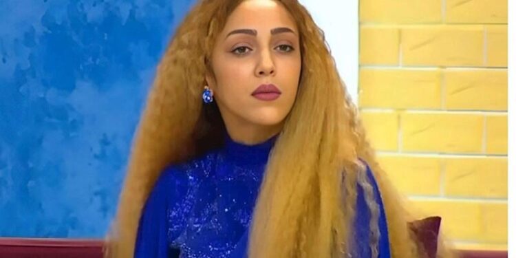 Ofeliya Şabanova təzə avtomobilini vurdu