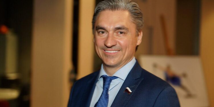 Deputat robotu işə götürdü - FOTO