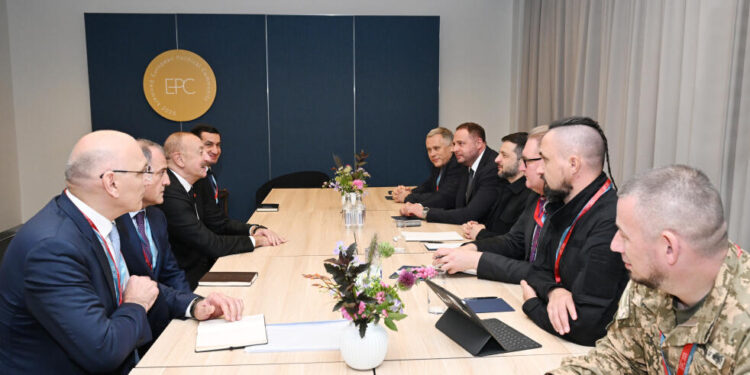 İlham Əliyevin Kopenhagendə Ukrayna Prezidenti ilə görüşü olub - FOTOLAR