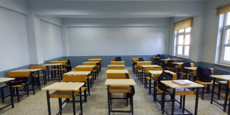 Bakıda məktəbdə dərs keçməyə müəllim tapılmır - Qurumdan AÇIQLAMA