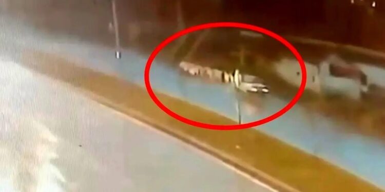 Avtomobil çobana və sürüsünə çırpıldı