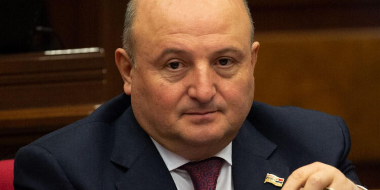 Gümrünün meri Vardan Qukasyan saxlanıldı