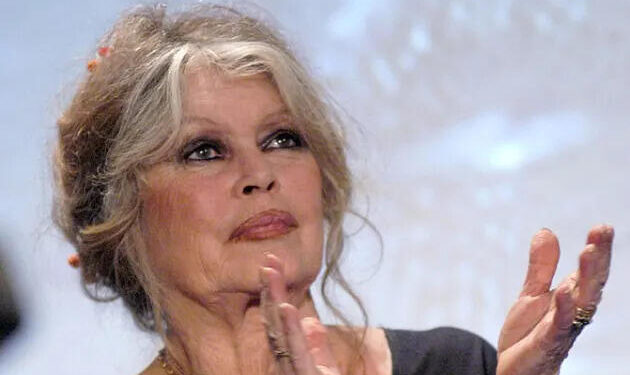 Məşhur aktrisa xəstəxanaya yerləşdirildi - Vəziyyəti ağırdır - FOTO