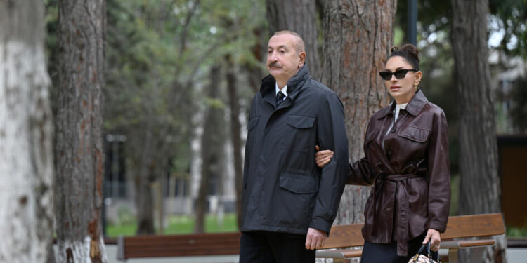 Prezident və birinci xanım Bakıda salınan yeni parkın açılışında iştirak ediblər - FOTOLAR