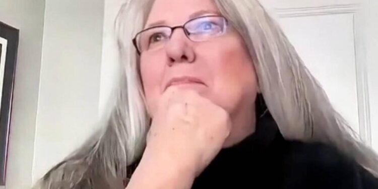 70 yaşında ərindən boşandı, striptizə başladı