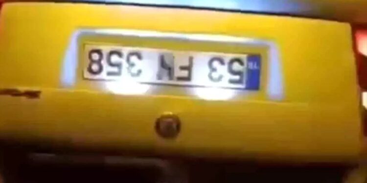 Avtomobil səkiyə çırpıldı: 1 yaralı