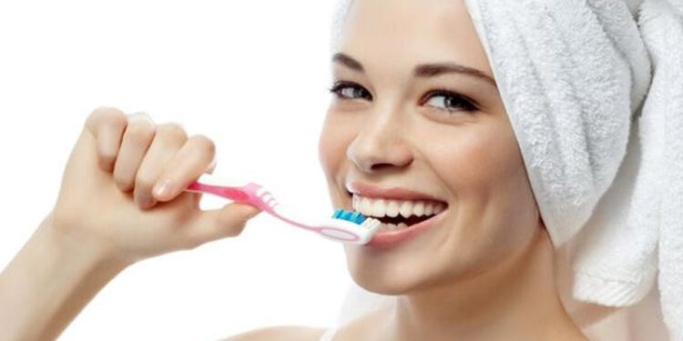 Hansı meyvə və tərəvəzlər diş fırçanı əvəz edə bilər?