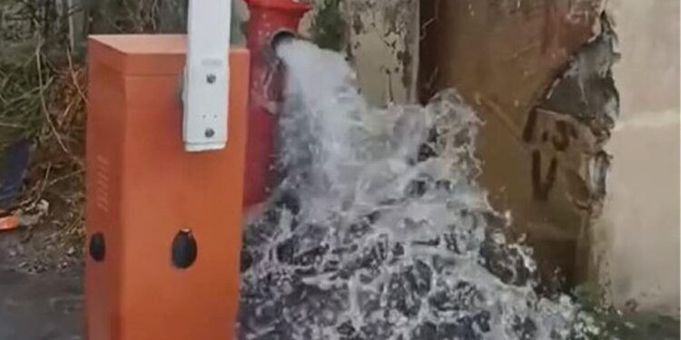 Xırdalanda küçəni su basdı - VİDEO 