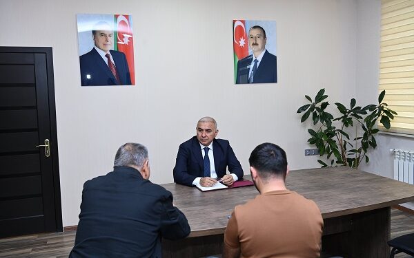 “Azərişıq” ASC-nin sədri Vüqar Əhmədov Şamaxıda vətəndaşları qəbul edib