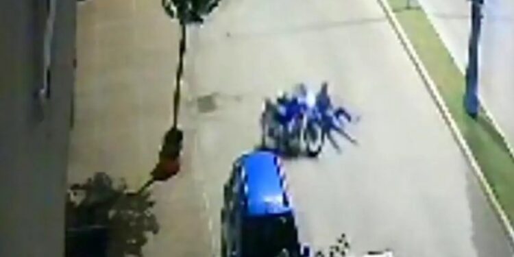 Minik avtomobili və motosiklet toqquşdu: Motosikletin sürücüsü qaçdı