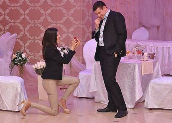 Azərbaycanda ilk: Xanım bəyə evlilik TƏKLİF ETDİ – VİDEO