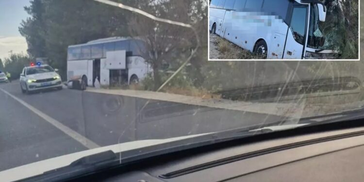 Minik avtomobili və şəhərlərarası avtobus toqquşdu: Bir ailədən 4 nəfər öldü