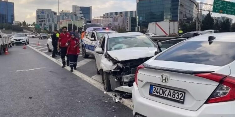 İki avtomobil toqquşdu: 4 yaralı