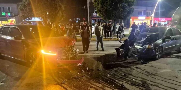 İki avtomobil toqquşdu: 2 yaralı