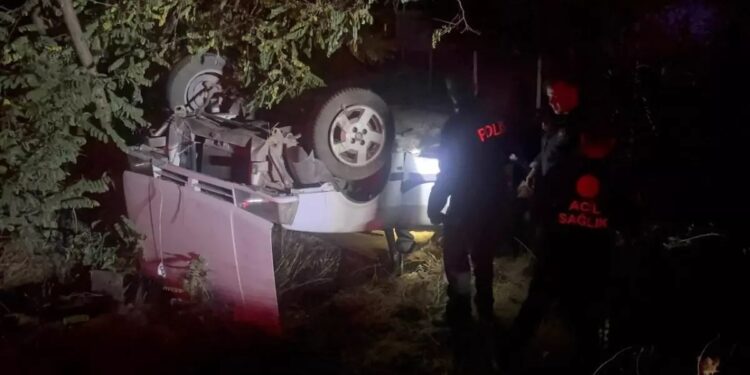 Polisdən qaçan avtomobil aşdı: Sürücü yaralandı