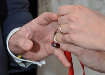 16 yaşlı qızın nişanının qarşısı alındı