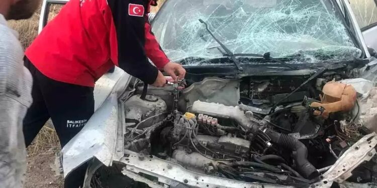 Minik avtomobili və yük maşını toqquşdu: 2 yaralı