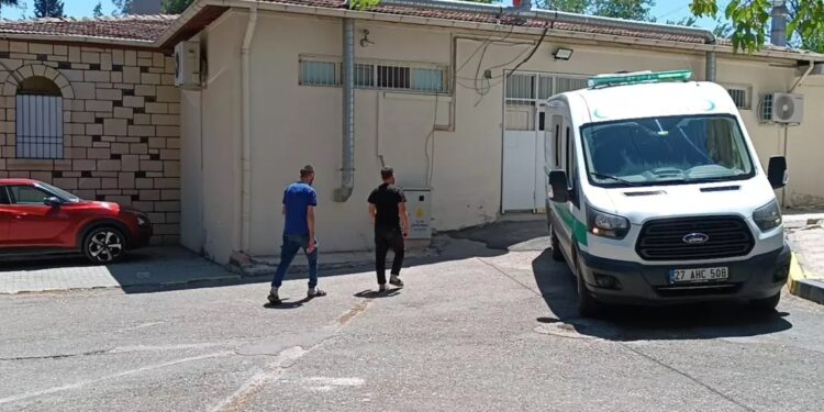 21 yaşlı gənci avtomobil vurdu