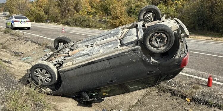 Avtomobil aşdı: 2 yaralı