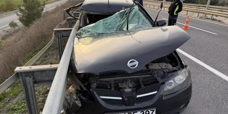 Avtomobil baryerlərə çırpıldı: 1 yaralı
