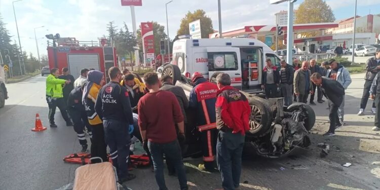 Avtomobil aşdı: Sürücü yaralandı