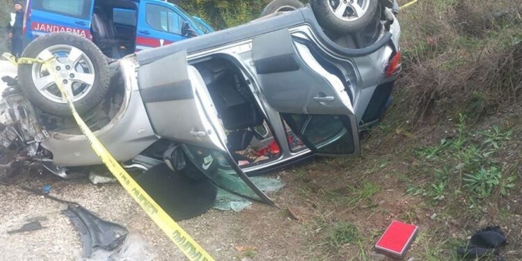 Avtomobil uçurumdan aşdı: 2 ölü, 2 yaralı