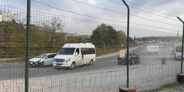 Minik avtomobili və servis mikroavtobusu toqquşdu: 1 yaralı