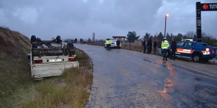 Minik avtomobili və mikroavtobus toqquşdu: 1 yaralı