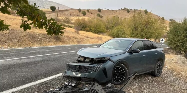 İki avtomobil toqquşdu: 9 yaralı