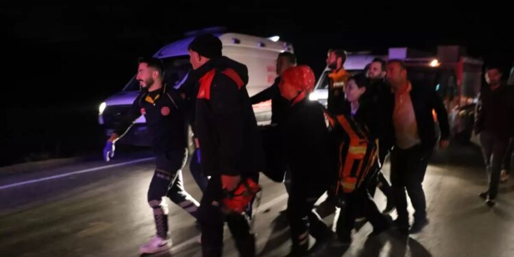 Avtomobil aşdı: 6 yaralı