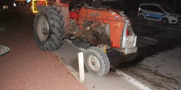 Minik avtomobili və traktor toqquşdu: 2 yaralı