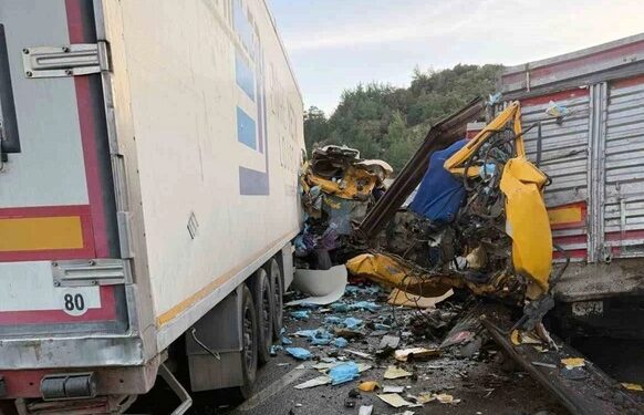 İki TIR toqquşdu: 2 yaralı